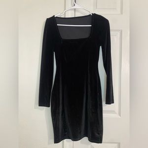 Size S, black dress